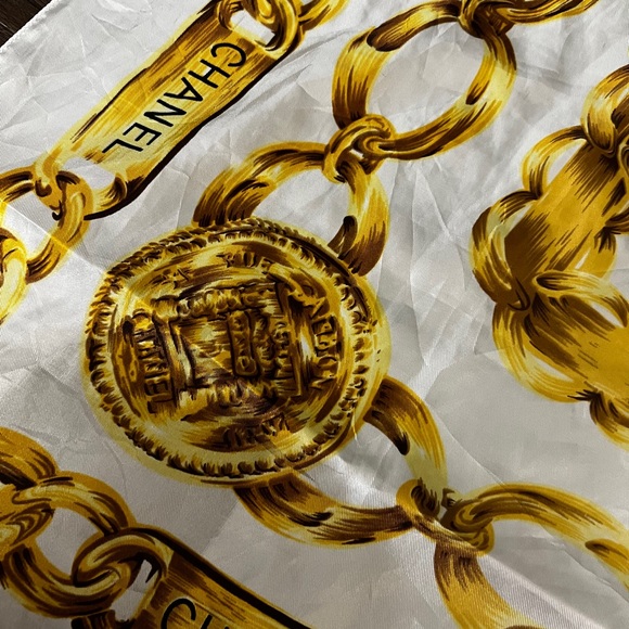 Chanel silk scarf - Picture 2 of 3